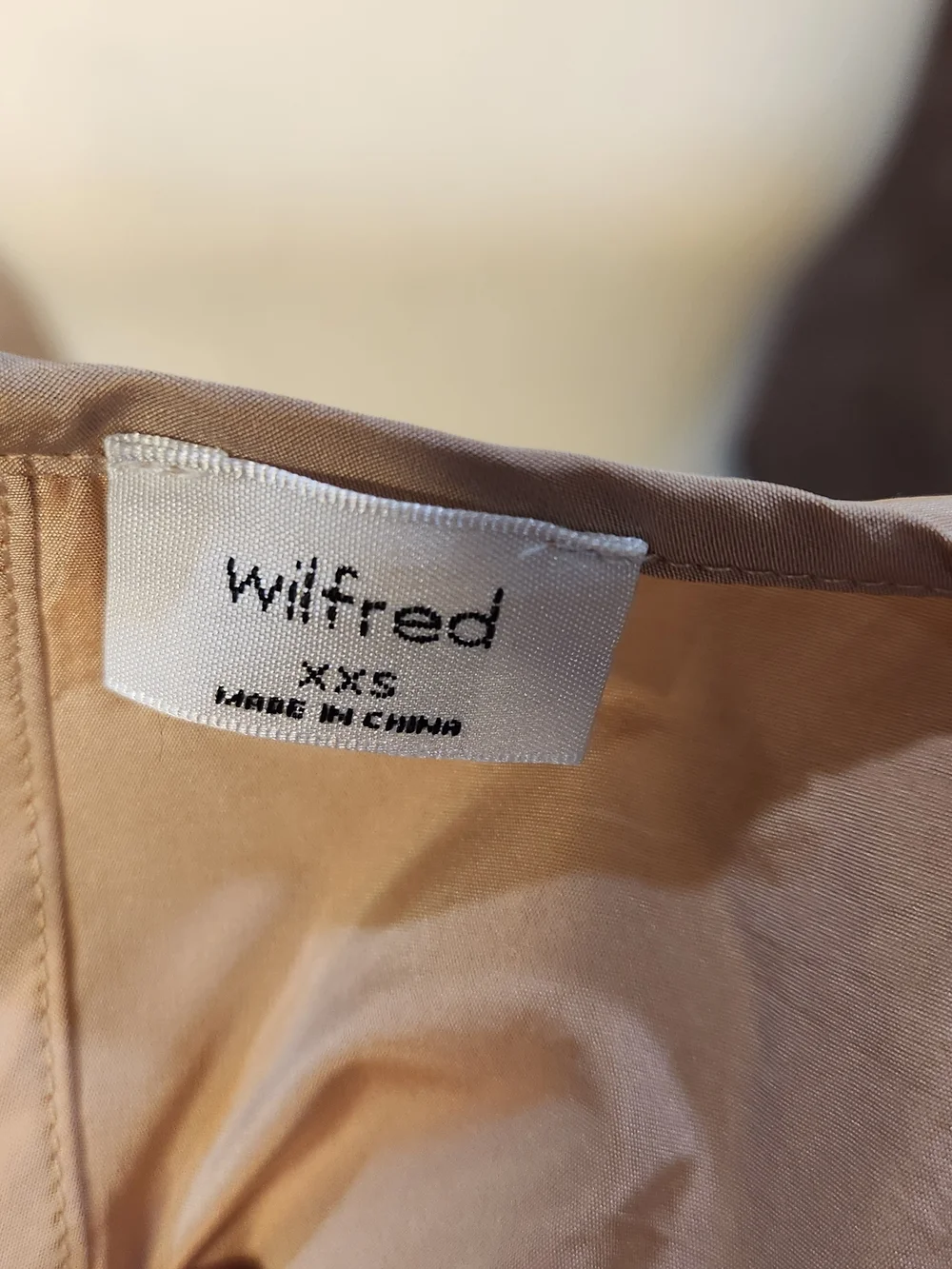Wilfred Beige Puff Sleeve Peplum Blouse – Structured Volume Top – Size XXS